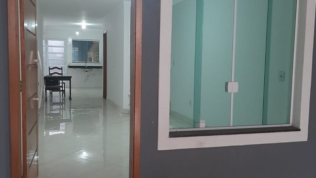 Sobrado Novo com 3 suítes 2 vagas, churrasqueiras no Jardim Três Marias