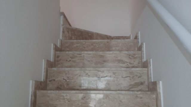 Sobrado NOVO com 3 quartos 1 suíte no Jardim Três Marias