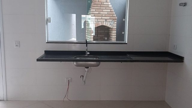Sobrado Novo com 3 suítes 2 vagas, churrasqueiras no Jardim Três Marias