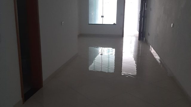 Sobrado Novo com 3 suítes 2 vagas, churrasqueiras no Jardim Três Marias