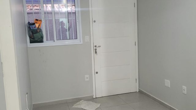 Casa de Condomínio com 2 Quartos e 1 banheiro para Alugar